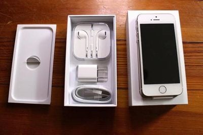 iPhone 5s hot 1 thời. Mà đó Trunks chỉ được xài đập đá