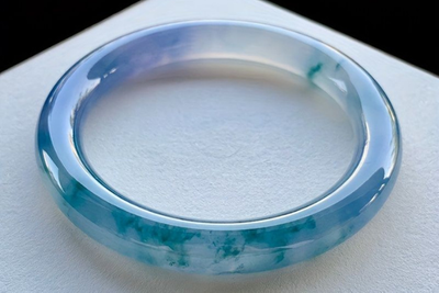 Giá Trị Vòng Cẩm Thạch (Jadeite Jade)