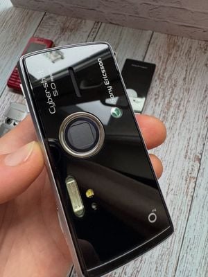 Vẫn còn 1 em trong tủ