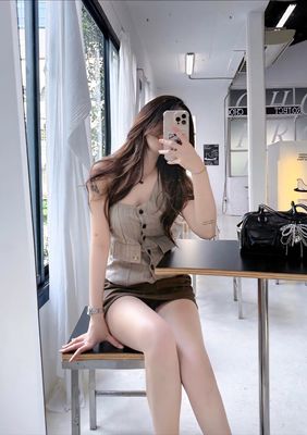 Trưa nắng nóng nên vài cf máy lạnh hay hơtel nằm ngủ ae nhĩ?