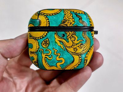Case da vẽ thủ công cho airpods 4. Sản phẩm của "Đỏ Art"