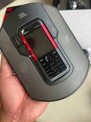 Nokia Express Music 5310 kết hợp cùng loa JBL đem đến khả năng nghe nhạc, xem phim, chơi games...