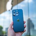 Trên tay Apple iPhone 15 Pro: nhẹ, đẹp, cầm nắm thoải mái