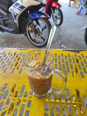 Làm ly rồi vào việc