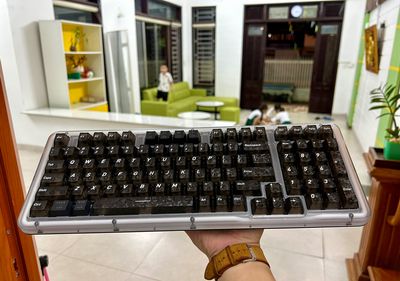Sa chân vào phím cơ rồi mới thấy gõ bàn phím Mac nó bèn bẹt, vừa cạn vừa thiếu cảm giác, nhạt...