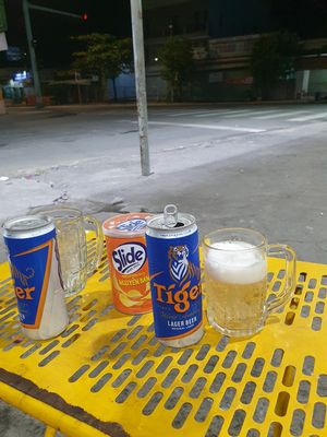 Vắng như chùa bà đanh.