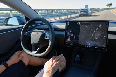 Tesla FSD chạy quá tốc độ ở 55% đoạn đường giới hạn 30 km/h tại Brussels, ngay trước cuộc bỏ...