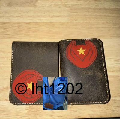 Ví sen 4 và ví sen 1, phiên bản Việt Nam Khắc tên