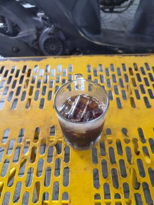Mưa dầm hết việc cà phê thôi anh em☕