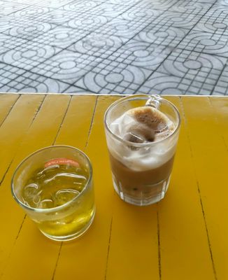 Sáng phải có cà phê.