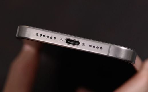 Apple Store ở Trung Quốc cảnh báo sử dụng iPhone 15 với cáp USB-C của điện thoại Android