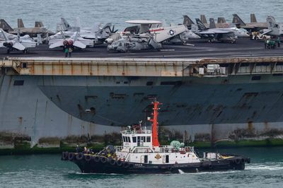 Tàu sân bay Abraham Lincoln ở bờ biển Pataya