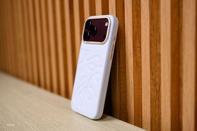 Mấy cái ốp Coehl điệu đà cho mấy em gái xài iPhone 18 Pro Max