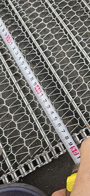 Tại Sao Băng Tải Lưới Inox Sợi Xoắn Là Lựa Chọn Hàng Đầu Cho Dây Chuyền Sản Xuất?