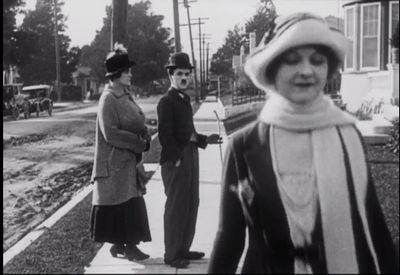 Cảnh này của Charlie Chaplin 1922 có lẽ là biểu tượng sự "phân tâm" đầu tiên trên thế giới