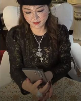 Những chiếc điện thoại “vô tình” góp mặt trong livestream của cô Phương Hằng còn có lượt xem cao...