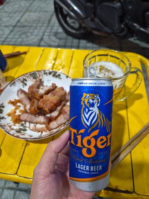 Mưa gió làm vài lon.