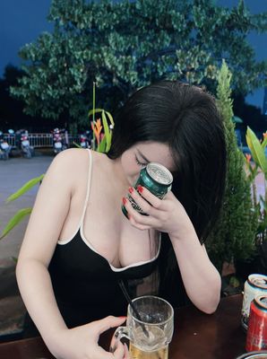 Bảo Công Công đâu không có bia bọt gì thì xách con 67 ra rước ẻm về đi kìa không ẻm gục tại bàn...