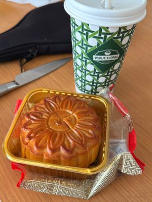 Nay được nghỉ lễ ở nhà mình ên nên rủ nbửu thịnh qua ăn bánh tư vấn