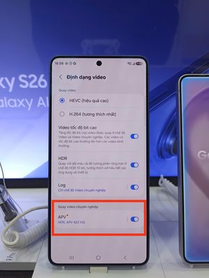Anh chị em quay videos trên Samsung Galaxy S26 Ultra Bật chuẩn mã hoá video APV (Advanced...