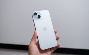 Trên tay Apple iPhone 15 Plus: Màu xanh rất đẹp, cầm nhẹ nhưng trơn