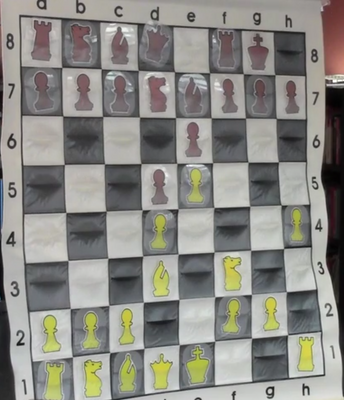 White to move (trắng đi).