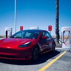 Tính năng Autopilot của Tesla an toàn hơn con người lái xe gấp 10 lần