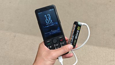 Ryobi 4V, hệ pin máy công cụ có lựa chọn sạc type-C in/out từ pin, sạc cấp thiết thì ổn chứ không...