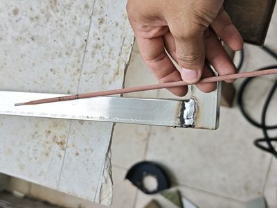 Hôm nay mình hàn một cái khung inox, chia sẻ cho ae chưa biết là nếu không có máy hàn TIG chuyên...