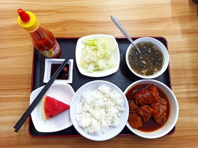 Ăn tối, Cơm Giò Heo Quảng Đông