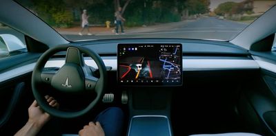 Xe Tesla giờ có thể tự đánh lái tránh va chạm ngay cả khi mình đang lái tay