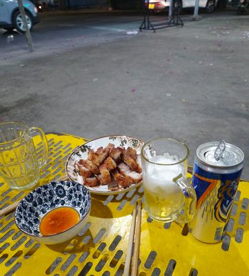 Qua bhx mua bia em gái hỏi anh uống sao mà bụng ko bự hay vậy có bí quyết j chỉ em, chứ em uống...