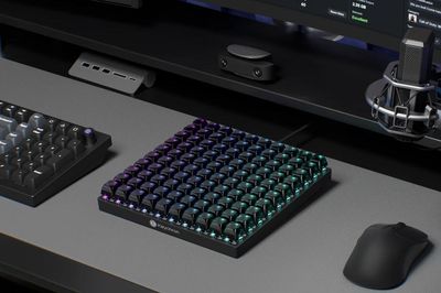 Keychron C100 8K là một macropad khổng lồ 100 phím, bố trí dạng lưới 10 × 10, hướng tới người cần...