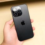 Trên tay iPhone 16 Pro bản dummy: nút tính năng mới, màu đen đậm hơn, kích thước màn hình to hơn