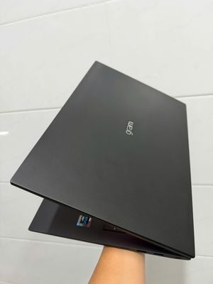 Em đang muốn mua 1 chiếc laptop văn phòng cơ bản Word PowerPoint Excel tiêu chí mỏng nhẹ pin...