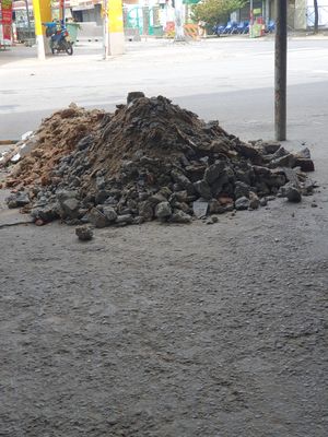 Gần tết sửa lại cái nhà thợ ngày 700k, phụ 550k. Làm 15 ngày bay 1 đống tiền