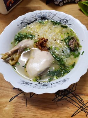 Chiều mưa Sài Gòn mời anh, chị, em làm tô cháo + gỏi gà đậu xanh nghen...!!!
