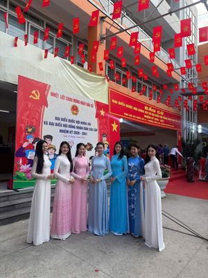 Sáng nay tôi đi bầu cử các ông ạ