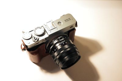 Fujifilm X-E5 và lens Voigtlander Macro Apo-Ultron 35mm f/2 ngàm X