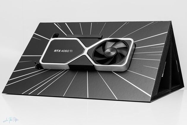 Đầu năm 2024 nhìn lại “em út” GeForce RTX 4060 Ti Founders Edition