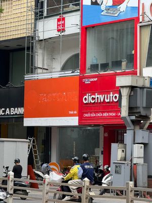 Thị trường cạnh tranh khốc liệt