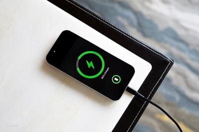Dùng Pin MagSafe cho iPhone Air làm đế sạc qua đêm cho iPhone Air