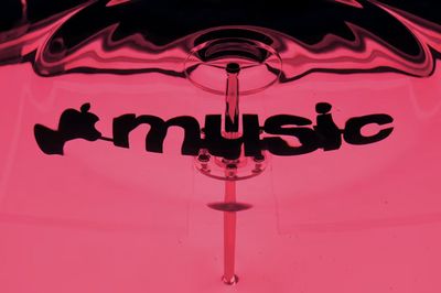 Apple Music đổi nhận diện mới, chuyển sang đen trắng, hiệu ứng được tạo từ âm thanh