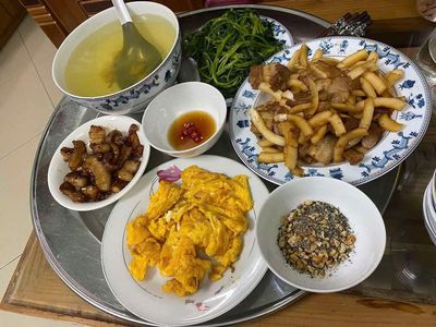 Bữa cơm trưa ngon lành, đơn giản dưới 300K :D