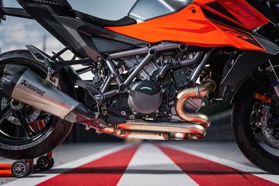 ktm-1390-super-duke-gt-2.jpg