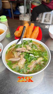 1 BÁT PHỞ trên phố cổ Hà Nội đã có giá lên tới 225K/bát. Ăn 2 bát là 450K