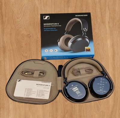 Anh chị em đã dùng chiếc Senheiser Momentum 5 chưa?