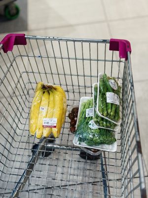 đi siêu thị cùng nguyễn bửu thịnh, mai 8/3 rồi