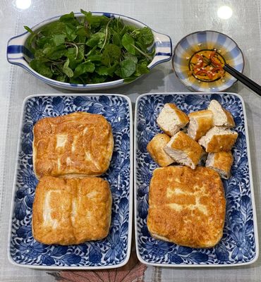Đậu phụ rán chấm nước mắm tỏi ớt cho bữa tối ngon lành
