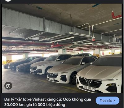 xe chạy xăng Vinfast giờ giục ngoài bãi phế liệu.jpg